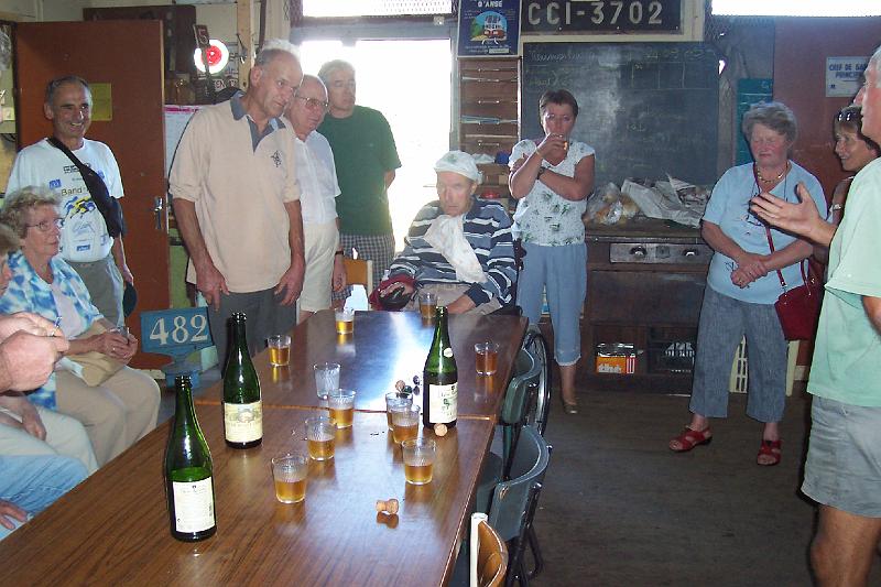 mariage 001 Verre de l'amitié lors de la visite d'un des membres fondateurs